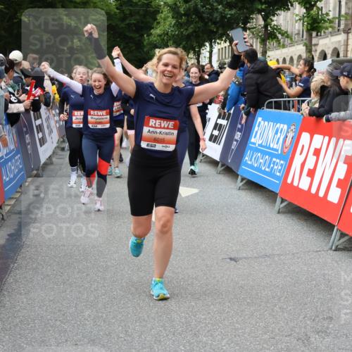14.06.2026 - REWE Women's Run Strokosch-Dieckow http://msf.ph/oto/9766064 14.06.2026 11:01:52 Ziel 5052, 5053, 5056, 5059, 5110, 5112, 5196, 5330, 5360, 5445, 5720, 5721, 5907, 5921, 6008, 6015, 6045 meine-sportfotos.de
