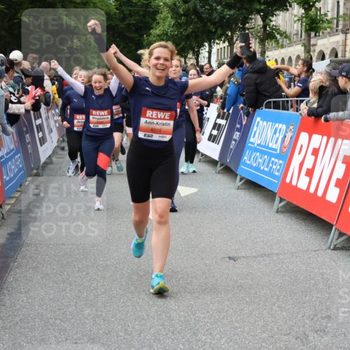 14.06.2026 - REWE Women's Run Strokosch-Dieckow http://msf.ph/oto/9766072 14.06.2026 11:01:52 Ziel 5052, 5053, 5056, 5059, 5110, 5112, 5196, 5330, 5360, 5445, 5720, 5721, 5907, 5921, 6008, 6015, 6045 meine-sportfotos.de