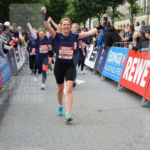 14.06.2026 - REWE Women's Run Strokosch-Dieckow http://msf.ph/oto/9766080 14.06.2026 11:01:52 Ziel 5052, 5053, 5056, 5059, 5110, 5112, 5196, 5330, 5360, 5445, 5720, 5721, 5907, 5921, 6008, 6015, 6045 meine-sportfotos.de