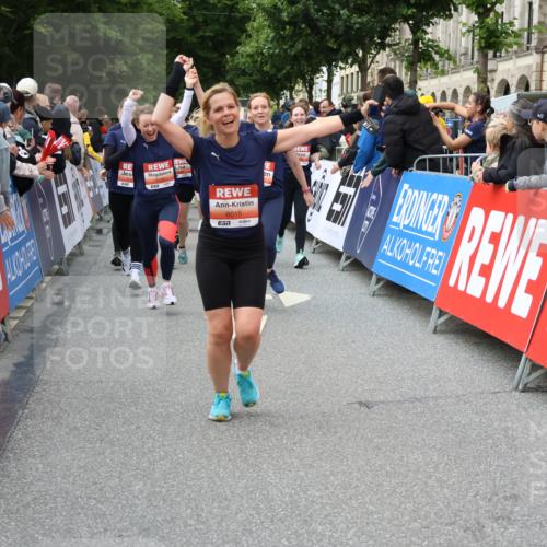 14.06.2026 - REWE Women's Run Strokosch-Dieckow http://msf.ph/oto/9766096 14.06.2026 11:01:52 Ziel 5052, 5053, 5056, 5059, 5110, 5112, 5196, 5330, 5360, 5445, 5720, 5721, 5907, 5921, 6008, 6015, 6045 meine-sportfotos.de