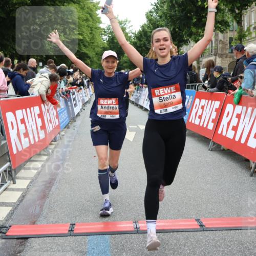 14.06.2026 - REWE Women's Run Strokosch-Dieckow http://msf.ph/oto/9766098 14.06.2026 10:57:03 Ziel 5021, 5074, 5209, 5571, 5583, 5964, 6053 meine-sportfotos.de