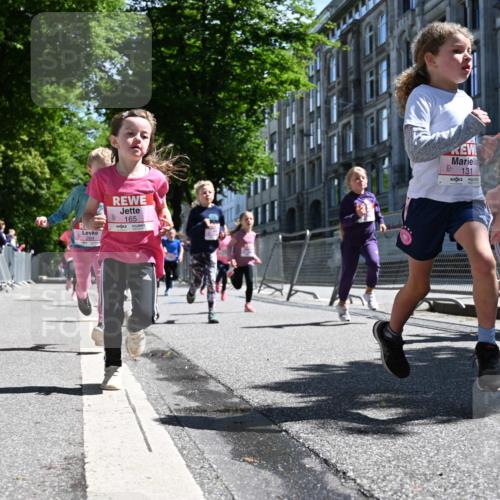 14.06.2026 - REWE Women's Run J. Mangold http://msf.ph/oto/9766101 14.06.2026 11:37:17 Ziel 101, 112, 131, 132, 141, 164, 165, 172, 173, 179, 234, 248, 264, 269, 323, 334, 336, 339, 344, 351 meine-sportfotos.de