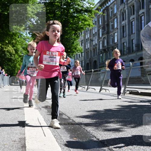 14.06.2026 - REWE Women's Run J. Mangold http://msf.ph/oto/9766105 14.06.2026 11:37:17 Ziel 101, 112, 131, 132, 141, 164, 165, 172, 173, 179, 234, 248, 264, 269, 323, 334, 336, 339, 344, 351 meine-sportfotos.de