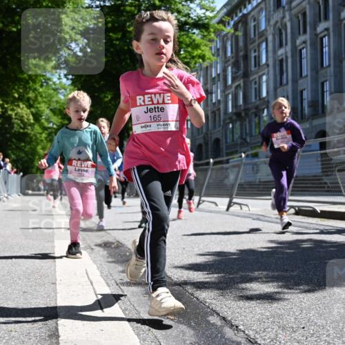 14.06.2026 - REWE Women's Run J. Mangold http://msf.ph/oto/9766107 14.06.2026 11:37:17 Ziel 101, 112, 131, 132, 141, 164, 165, 172, 173, 179, 234, 248, 264, 269, 323, 334, 336, 339, 344, 351 meine-sportfotos.de