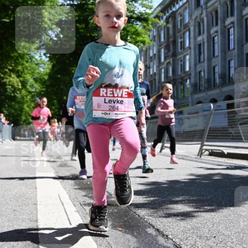 14.06.2026 - REWE Women's Run J. Mangold http://msf.ph/oto/9766114 14.06.2026 11:37:18 Ziel 101, 112, 131, 132, 141, 164, 165, 172, 173, 179, 234, 248, 257, 264, 269, 292, 323, 334, 339, 340, 344, 351 meine-sportfotos.de