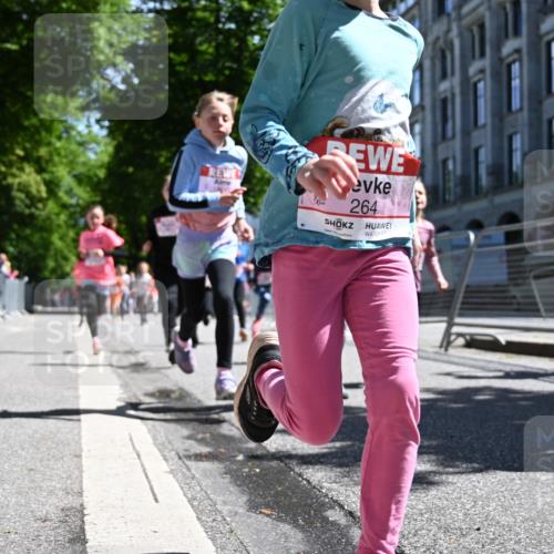 14.06.2026 - REWE Women's Run J. Mangold http://msf.ph/oto/9766116 14.06.2026 11:37:18 Ziel 101, 112, 131, 132, 141, 164, 165, 172, 173, 179, 234, 248, 257, 264, 269, 292, 323, 334, 339, 340, 344, 351 meine-sportfotos.de