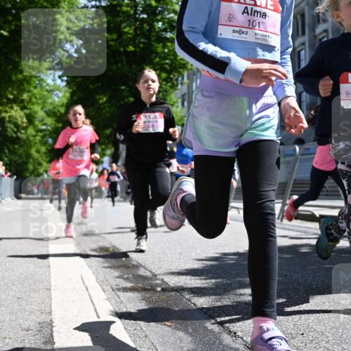 14.06.2026 - REWE Women's Run J. Mangold http://msf.ph/oto/9766122 14.06.2026 11:37:19 Ziel 101, 112, 119, 131, 132, 141, 156, 164, 165, 172, 173, 179, 234, 248, 257, 264, 269, 292, 323, 334, 339, 340, 344, 351 meine-sportfotos.de