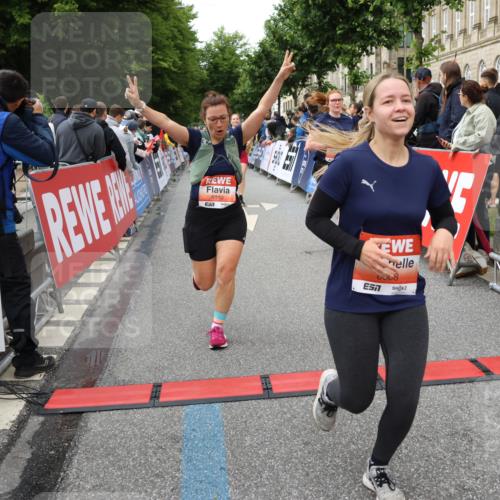 14.06.2026 - REWE Women's Run Strokosch-Dieckow http://msf.ph/oto/9766162 14.06.2026 11:01:48 Ziel 5046, 5110, 5196, 5234, 5445, 5656, 5907, 6008, 6066 meine-sportfotos.de