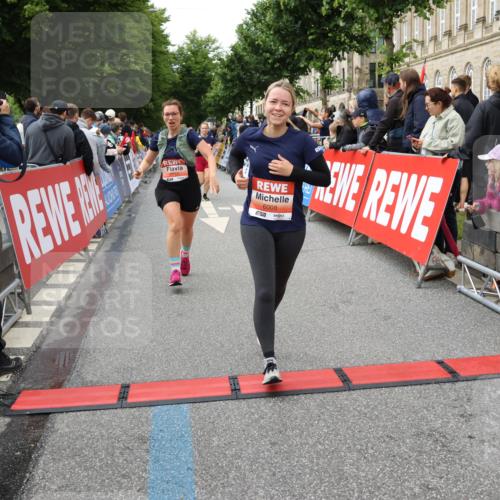14.06.2026 - REWE Women's Run Strokosch-Dieckow http://msf.ph/oto/9766187 14.06.2026 11:01:47 Ziel 5046, 5110, 5196, 5234, 5445, 5656, 5845, 5907, 6008, 6066 meine-sportfotos.de