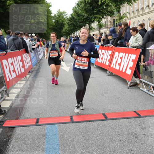 14.06.2026 - REWE Women's Run Strokosch-Dieckow http://msf.ph/oto/9766197 14.06.2026 11:01:47 Ziel 5046, 5110, 5196, 5234, 5445, 5656, 5845, 5907, 6008, 6066 meine-sportfotos.de
