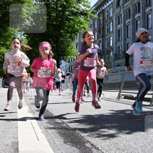 14.06.2026 - REWE Women's Run J. Mangold http://msf.ph/oto/9766241 14.06.2026 11:37:30 Ziel 120, 154, 159, 188, 206, 215, 224, 225, 233, 247, 276, 281, 289, 290, 298, 310, 311, 320, 322, 328, 335, 342, 343, 348, 357, 361, 362, 364, 365 meine-sportfotos.de