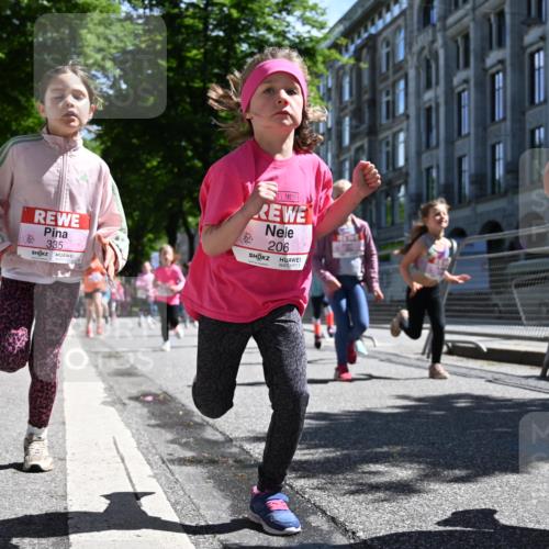 14.06.2026 - REWE Women's Run J. Mangold http://msf.ph/oto/9766249 14.06.2026 11:37:31 Ziel 120, 154, 159, 188, 198, 206, 215, 224, 225, 233, 247, 254, 276, 281, 289, 290, 298, 310, 320, 322, 326, 328, 335, 342, 343, 348, 357, 361, 362, 364, 365, 369 meine-sportfotos.de