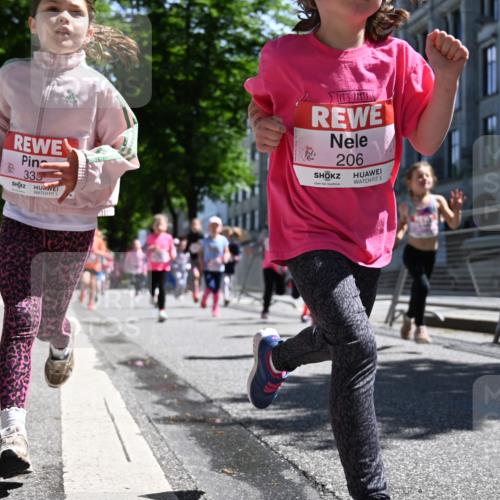 14.06.2026 - REWE Women's Run J. Mangold http://msf.ph/oto/9766254 14.06.2026 11:37:31 Ziel 120, 154, 159, 188, 198, 206, 215, 224, 225, 233, 247, 254, 276, 281, 289, 290, 298, 310, 320, 322, 326, 328, 335, 342, 343, 348, 357, 361, 362, 364, 365, 369 meine-sportfotos.de