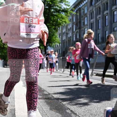 14.06.2026 - REWE Women's Run J. Mangold http://msf.ph/oto/9766256 14.06.2026 11:37:31 Ziel 120, 154, 159, 188, 198, 206, 215, 224, 225, 233, 247, 254, 276, 281, 289, 290, 298, 310, 320, 322, 326, 328, 335, 342, 343, 348, 357, 361, 362, 364, 365, 369 meine-sportfotos.de