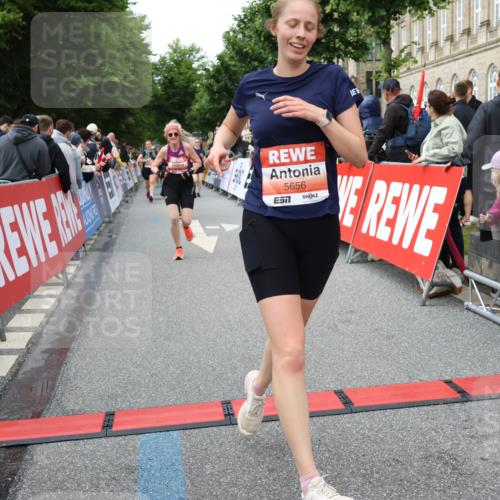 14.06.2026 - REWE Women's Run Strokosch-Dieckow http://msf.ph/oto/9766258 14.06.2026 11:01:43 Ziel 5046, 5196, 5234, 5656, 5845, 6008, 6066 meine-sportfotos.de