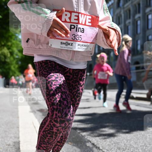 14.06.2026 - REWE Women's Run J. Mangold http://msf.ph/oto/9766260 14.06.2026 11:37:32 Ziel 120, 154, 188, 198, 206, 215, 225, 233, 247, 254, 272, 276, 281, 289, 290, 298, 310, 320, 322, 326, 328, 331, 335, 342, 343, 348, 357, 361, 362, 364, 365, 369 meine-sportfotos.de