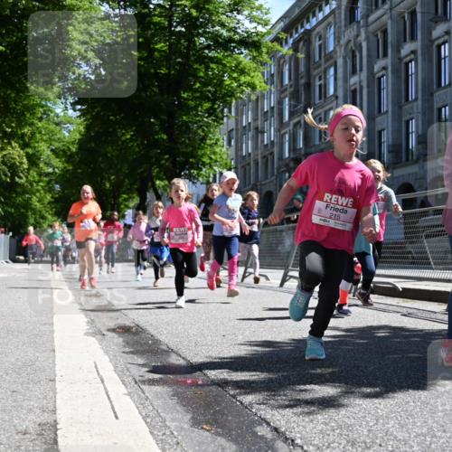 14.06.2026 - REWE Women's Run J. Mangold http://msf.ph/oto/9766263 14.06.2026 11:37:32 Ziel 120, 154, 188, 198, 206, 215, 225, 233, 247, 254, 272, 276, 281, 289, 290, 298, 310, 320, 322, 326, 328, 331, 335, 342, 343, 348, 357, 361, 362, 364, 365, 369 meine-sportfotos.de