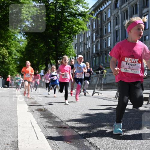 14.06.2026 - REWE Women's Run J. Mangold http://msf.ph/oto/9766265 14.06.2026 11:37:32 Ziel 120, 154, 188, 198, 206, 215, 225, 233, 247, 254, 272, 276, 281, 289, 290, 298, 310, 320, 322, 326, 328, 331, 335, 342, 343, 348, 357, 361, 362, 364, 365, 369 meine-sportfotos.de