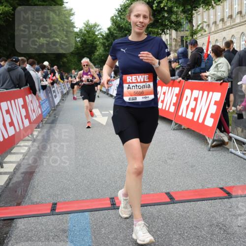 14.06.2026 - REWE Women's Run Strokosch-Dieckow http://msf.ph/oto/9766267 14.06.2026 11:01:43 Ziel 5046, 5196, 5234, 5656, 5845, 6008, 6066 meine-sportfotos.de