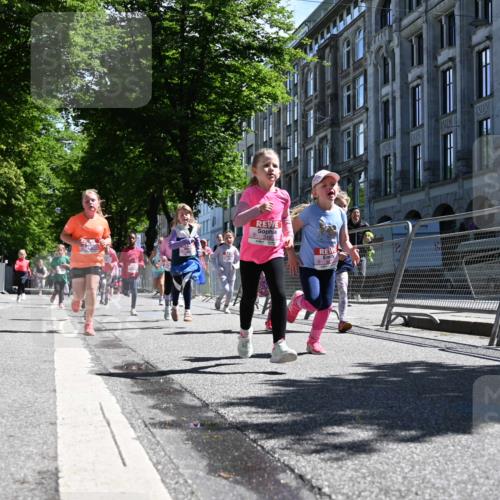 14.06.2026 - REWE Women's Run J. Mangold http://msf.ph/oto/9766271 14.06.2026 11:37:33 Ziel 114, 120, 154, 188, 198, 206, 215, 233, 247, 254, 272, 276, 281, 289, 290, 298, 310, 320, 326, 328, 331, 335, 342, 343, 348, 357, 361, 362, 364, 365, 369 meine-sportfotos.de