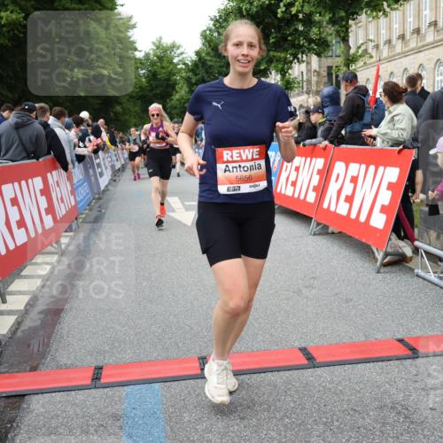 14.06.2026 - REWE Women's Run Strokosch-Dieckow http://msf.ph/oto/9766275 14.06.2026 11:01:43 Ziel 5046, 5196, 5234, 5656, 5845, 6008, 6066 meine-sportfotos.de
