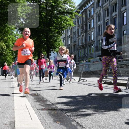 14.06.2026 - REWE Women's Run J. Mangold http://msf.ph/oto/9766282 14.06.2026 11:37:34 Ziel 114, 120, 188, 198, 206, 215, 233, 247, 254, 271, 272, 276, 281, 289, 290, 298, 310, 320, 325, 326, 328, 331, 335, 348, 357, 361, 362, 364, 365, 369 meine-sportfotos.de