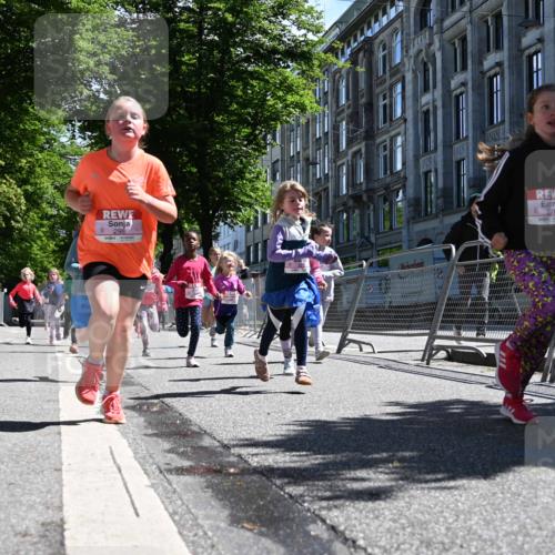 14.06.2026 - REWE Women's Run J. Mangold http://msf.ph/oto/9766286 14.06.2026 11:37:34 Ziel 114, 120, 188, 198, 206, 215, 233, 247, 254, 271, 272, 276, 281, 289, 290, 298, 310, 320, 325, 326, 328, 331, 335, 348, 357, 361, 362, 364, 365, 369 meine-sportfotos.de