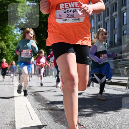 14.06.2026 - REWE Women's Run J. Mangold http://msf.ph/oto/9766294 14.06.2026 11:37:35 Ziel 114, 120, 145, 166, 188, 198, 215, 233, 247, 254, 271, 272, 276, 281, 289, 290, 298, 310, 320, 325, 326, 328, 331, 335, 348, 357, 364, 365, 369 meine-sportfotos.de