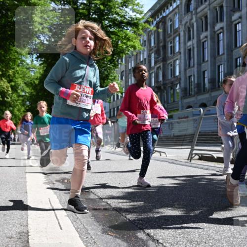 14.06.2026 - REWE Women's Run J. Mangold http://msf.ph/oto/9766300 14.06.2026 11:37:36 Ziel 114, 120, 145, 166, 188, 198, 233, 247, 254, 271, 272, 276, 281, 289, 290, 298, 310, 319, 320, 325, 326, 328, 331, 348, 357, 364, 365, 369 meine-sportfotos.de