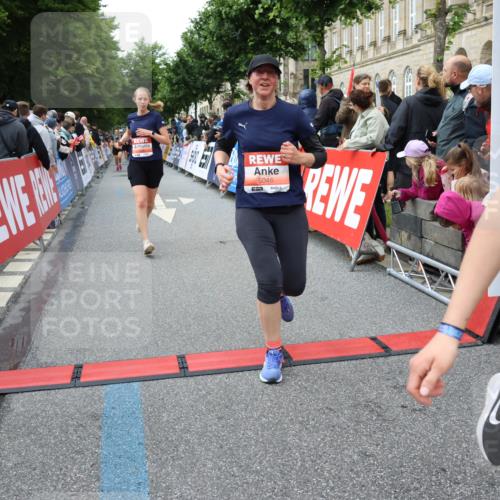 14.06.2026 - REWE Women's Run Strokosch-Dieckow http://msf.ph/oto/9766306 14.06.2026 11:01:42 Ziel 5046, 5196, 5234, 5656, 5845, 5966, 6066 meine-sportfotos.de