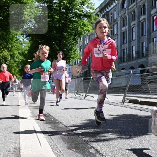 14.06.2026 - REWE Women's Run J. Mangold http://msf.ph/oto/9766309 14.06.2026 11:37:36 Ziel 114, 120, 145, 166, 188, 198, 233, 247, 254, 271, 272, 276, 281, 289, 290, 298, 310, 319, 320, 325, 326, 328, 331, 348, 357, 364, 365, 369 meine-sportfotos.de