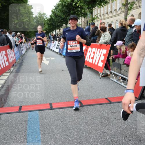 14.06.2026 - REWE Women's Run Strokosch-Dieckow http://msf.ph/oto/9766314 14.06.2026 11:01:42 Ziel 5046, 5196, 5234, 5656, 5845, 5966, 6066 meine-sportfotos.de
