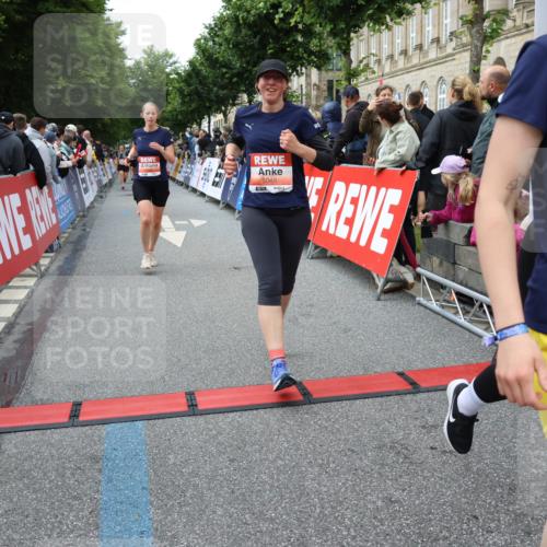 14.06.2026 - REWE Women's Run Strokosch-Dieckow http://msf.ph/oto/9766322 14.06.2026 11:01:41 Ziel 5046, 5196, 5234, 5351, 5648, 5656, 5845, 5966, 6066 meine-sportfotos.de