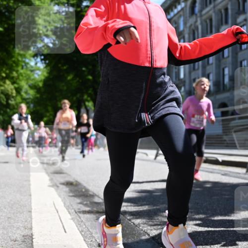 14.06.2026 - REWE Women's Run J. Mangold http://msf.ph/oto/9766326 14.06.2026 11:37:38 Ziel 114, 117, 120, 145, 166, 198, 241, 247, 252, 254, 255, 271, 272, 276, 281, 289, 290, 298, 319, 320, 325, 326, 328, 331, 364, 369 meine-sportfotos.de