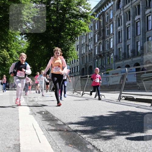 14.06.2026 - REWE Women's Run J. Mangold http://msf.ph/oto/9766328 14.06.2026 11:37:39 Ziel 114, 117, 120, 125, 127, 145, 166, 198, 214, 241, 252, 254, 255, 271, 272, 281, 289, 290, 319, 320, 321, 325, 326, 328, 331, 364, 369 meine-sportfotos.de