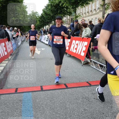 14.06.2026 - REWE Women's Run Strokosch-Dieckow http://msf.ph/oto/9766330 14.06.2026 11:01:41 Ziel 5046, 5196, 5234, 5351, 5648, 5656, 5845, 5966, 6066 meine-sportfotos.de