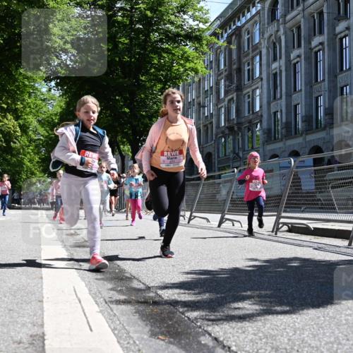 14.06.2026 - REWE Women's Run J. Mangold http://msf.ph/oto/9766334 14.06.2026 11:37:40 Ziel 105, 114, 117, 125, 127, 128, 145, 166, 194, 198, 214, 241, 252, 254, 255, 267, 271, 272, 281, 289, 290, 319, 320, 321, 325, 326, 331, 364, 369 meine-sportfotos.de
