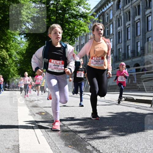 14.06.2026 - REWE Women's Run J. Mangold http://msf.ph/oto/9766337 14.06.2026 11:37:40 Ziel 105, 114, 117, 125, 127, 128, 145, 166, 194, 198, 214, 241, 252, 254, 255, 267, 271, 272, 281, 289, 290, 319, 320, 321, 325, 326, 331, 364, 369 meine-sportfotos.de