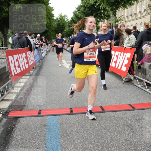 14.06.2026 - REWE Women's Run Strokosch-Dieckow http://msf.ph/oto/9766338 14.06.2026 11:01:40 Ziel 5029, 5046, 5234, 5351, 5648, 5656, 5845, 5966, 6066 meine-sportfotos.de