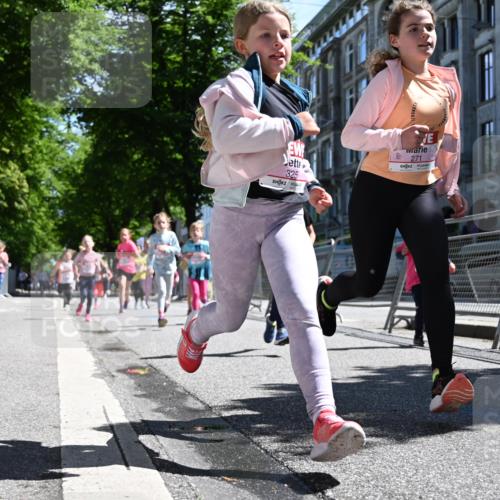 14.06.2026 - REWE Women's Run J. Mangold http://msf.ph/oto/9766342 14.06.2026 11:37:40 Ziel 105, 114, 117, 125, 127, 128, 145, 166, 194, 198, 214, 241, 252, 254, 255, 267, 271, 272, 281, 289, 290, 319, 320, 321, 325, 326, 331, 364, 369 meine-sportfotos.de
