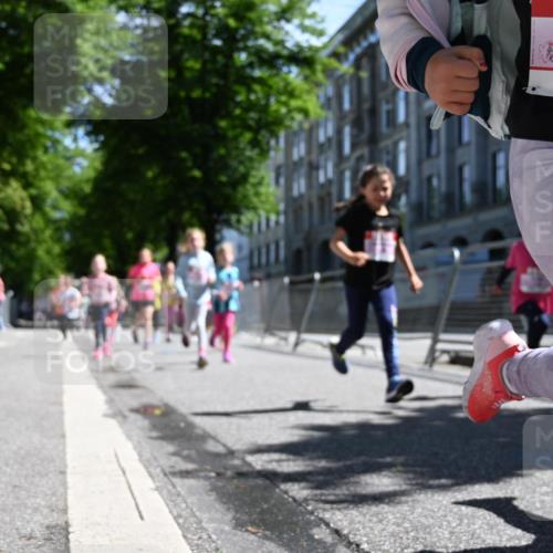 14.06.2026 - REWE Women's Run J. Mangold http://msf.ph/oto/9766344 14.06.2026 11:37:41 Ziel 105, 114, 117, 125, 127, 128, 145, 166, 194, 198, 214, 220, 241, 252, 254, 255, 267, 271, 272, 273, 319, 321, 325, 326, 331, 369 meine-sportfotos.de