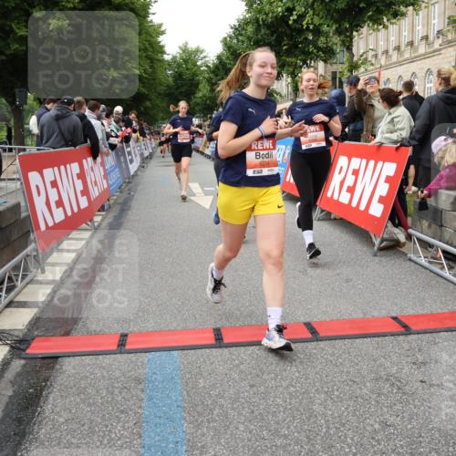 14.06.2026 - REWE Women's Run Strokosch-Dieckow http://msf.ph/oto/9766346 14.06.2026 11:01:40 Ziel 5029, 5046, 5234, 5351, 5648, 5656, 5845, 5966, 6066 meine-sportfotos.de