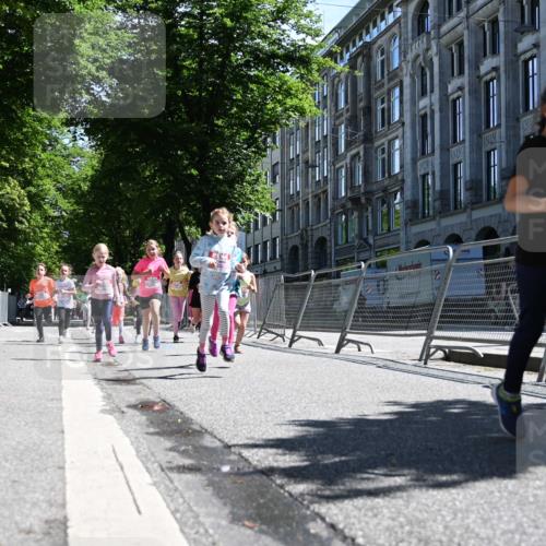 14.06.2026 - REWE Women's Run J. Mangold http://msf.ph/oto/9766350 14.06.2026 11:37:41 Ziel 105, 114, 117, 125, 127, 128, 145, 166, 194, 198, 214, 220, 241, 252, 254, 255, 267, 271, 272, 273, 319, 321, 325, 326, 331, 369 meine-sportfotos.de