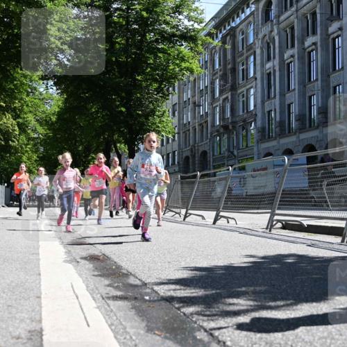 14.06.2026 - REWE Women's Run J. Mangold http://msf.ph/oto/9766353 14.06.2026 11:37:41 Ziel 105, 114, 117, 125, 127, 128, 145, 166, 194, 198, 214, 220, 241, 252, 254, 255, 267, 271, 272, 273, 319, 321, 325, 326, 331, 369 meine-sportfotos.de
