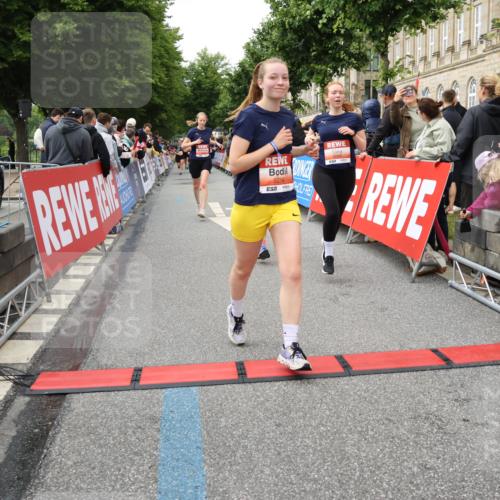 14.06.2026 - REWE Women's Run Strokosch-Dieckow http://msf.ph/oto/9766354 14.06.2026 11:01:40 Ziel 5029, 5046, 5234, 5351, 5648, 5656, 5845, 5966, 6066 meine-sportfotos.de
