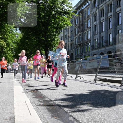 14.06.2026 - REWE Women's Run J. Mangold http://msf.ph/oto/9766359 14.06.2026 11:37:42 Ziel 105, 114, 117, 125, 127, 128, 145, 166, 189, 194, 201, 214, 220, 241, 252, 255, 267, 271, 272, 273, 319, 321, 325, 331 meine-sportfotos.de