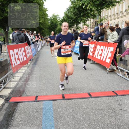 14.06.2026 - REWE Women's Run Strokosch-Dieckow http://msf.ph/oto/9766369 14.06.2026 11:01:40 Ziel 5029, 5046, 5234, 5351, 5648, 5656, 5845, 5966, 6066 meine-sportfotos.de