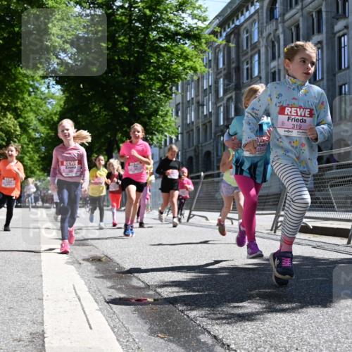14.06.2026 - REWE Women's Run J. Mangold http://msf.ph/oto/9766371 14.06.2026 11:37:43 Ziel 105, 114, 117, 125, 127, 128, 145, 166, 189, 194, 201, 214, 220, 241, 252, 255, 267, 271, 273, 319, 321, 325 meine-sportfotos.de