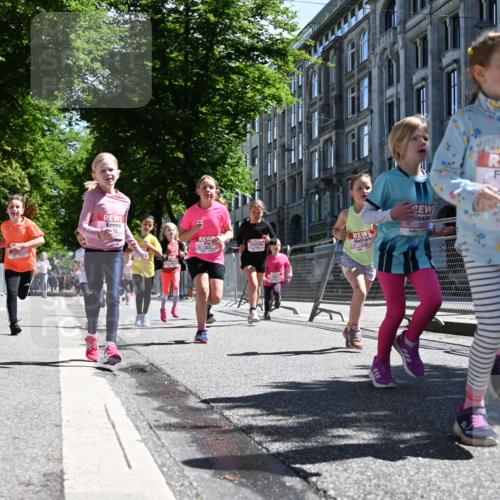 14.06.2026 - REWE Women's Run J. Mangold http://msf.ph/oto/9766373 14.06.2026 11:37:43 Ziel 105, 114, 117, 125, 127, 128, 145, 166, 189, 194, 201, 214, 220, 241, 252, 255, 267, 271, 273, 319, 321, 325 meine-sportfotos.de