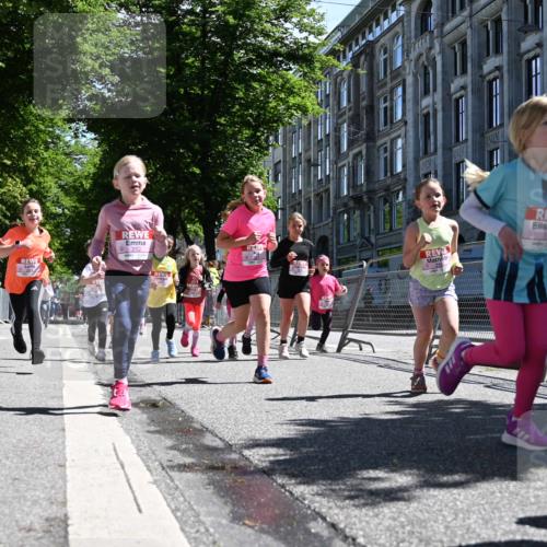 14.06.2026 - REWE Women's Run J. Mangold http://msf.ph/oto/9766377 14.06.2026 11:37:43 Ziel 105, 114, 117, 125, 127, 128, 145, 166, 189, 194, 201, 214, 220, 241, 252, 255, 267, 271, 273, 319, 321, 325 meine-sportfotos.de
